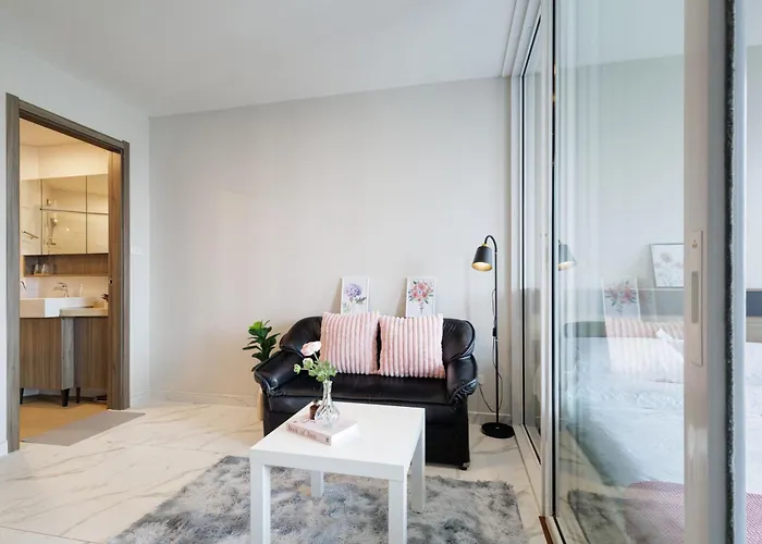 曼谷繁华地区公寓 免费上网 家居家电齐全 Apartment *