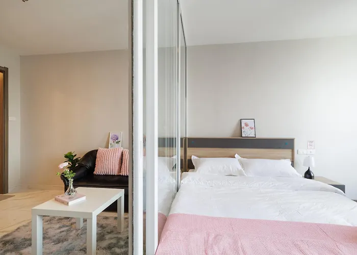 Apartment 曼谷繁华地区公寓 免费上网 家居家电齐全 *