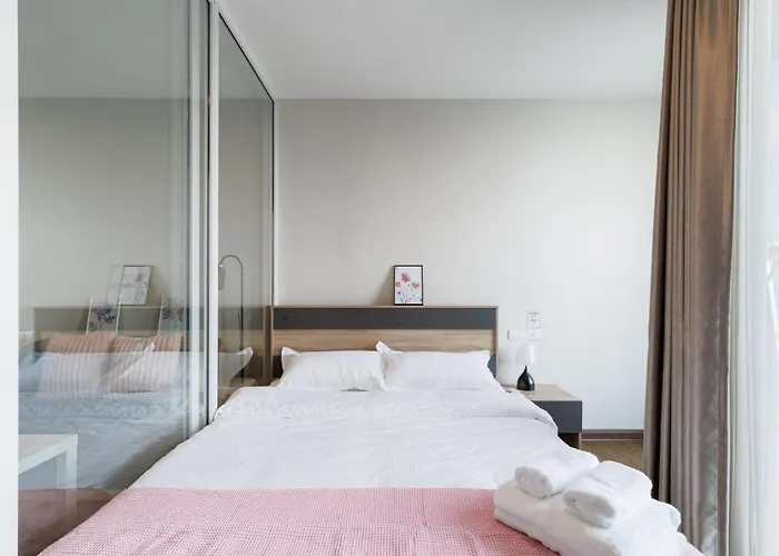 Apartment 曼谷繁华地区公寓 免费上网 家居家电齐全 *